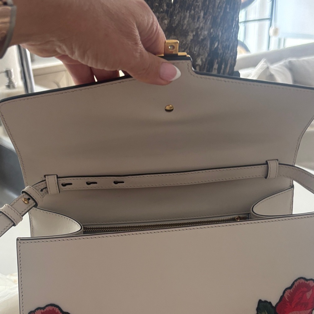 Gucci White Satchel with Floral Embroidery - Picture 7 of 11